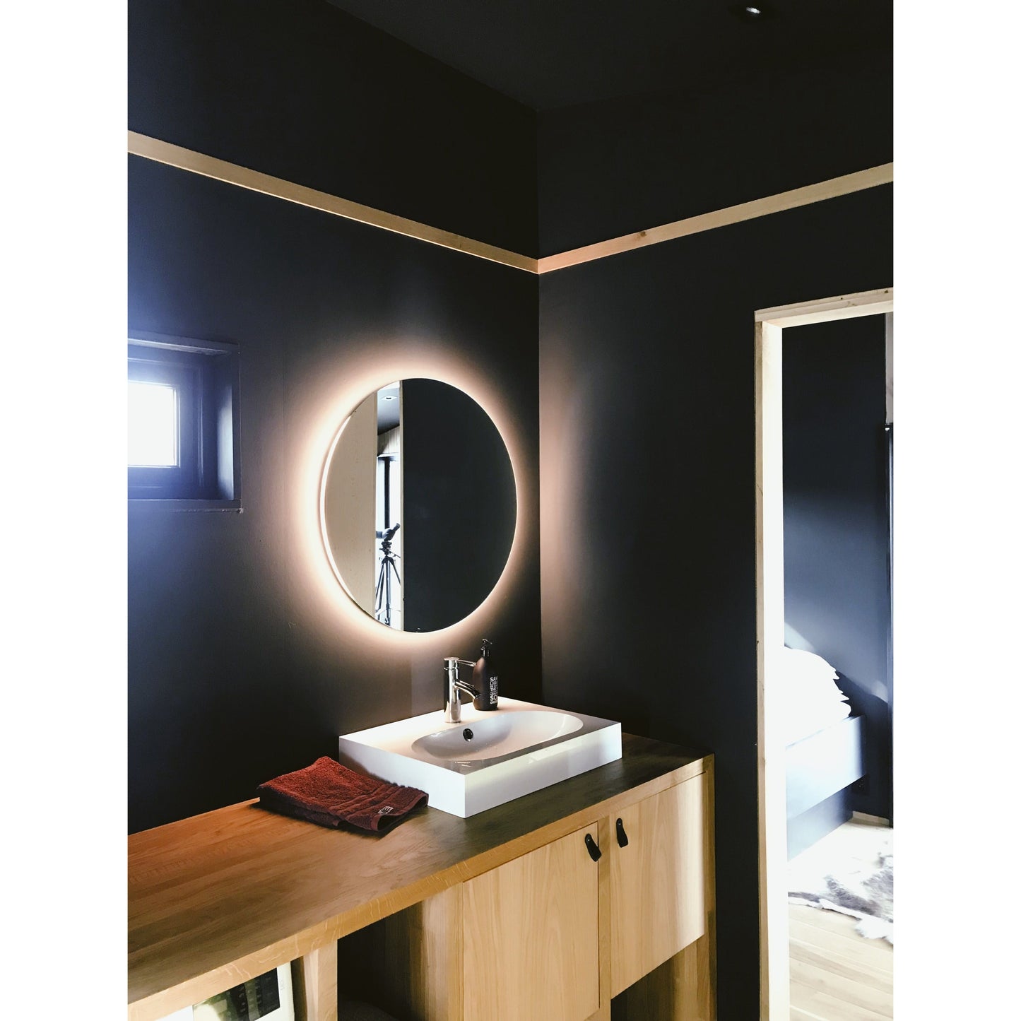 The Bedroom Emporium 28" Diameter Flat Frameless LED Bathroom Mirror